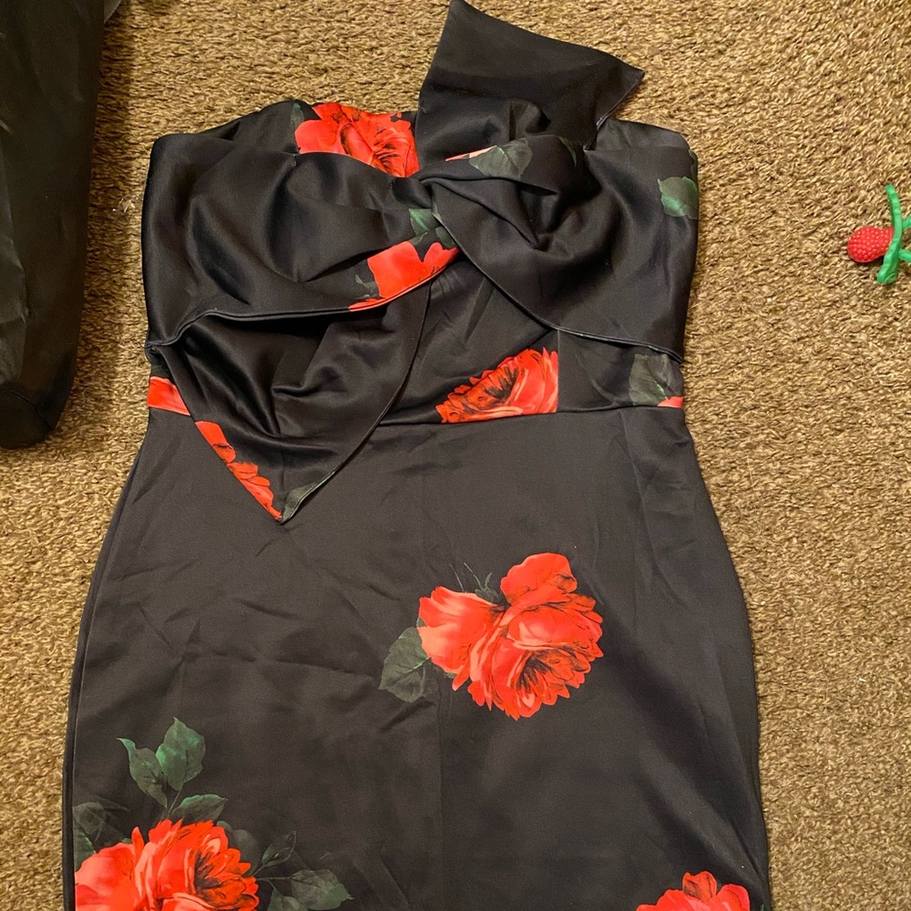 Black with roses dress, size Medium, new w/tags
